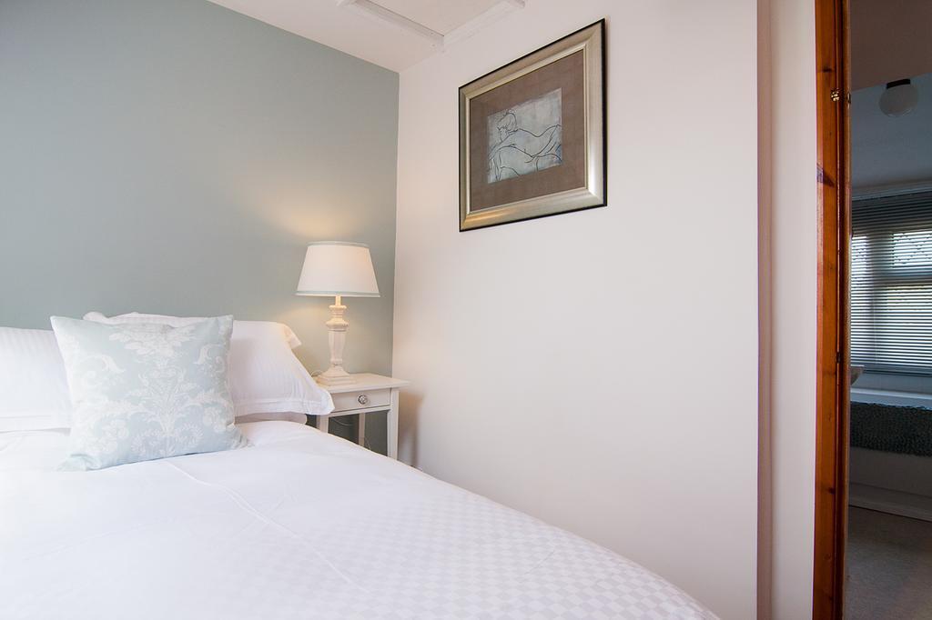 Twiga House Bed And Breakfast Wareham Room photo
